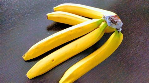 What is the Importance of Physical Education and Health: Why Bananas Might Be the Secret to a Better Life